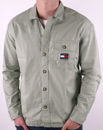 Tommy Jeans – Baumwoll-Overshirt in verblasstem Grün