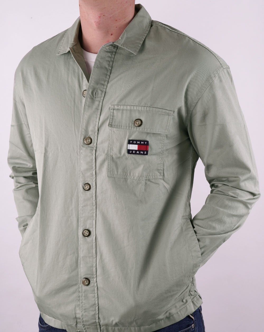 Tommy Jeans – Baumwoll-Overshirt in verblasstem Grün