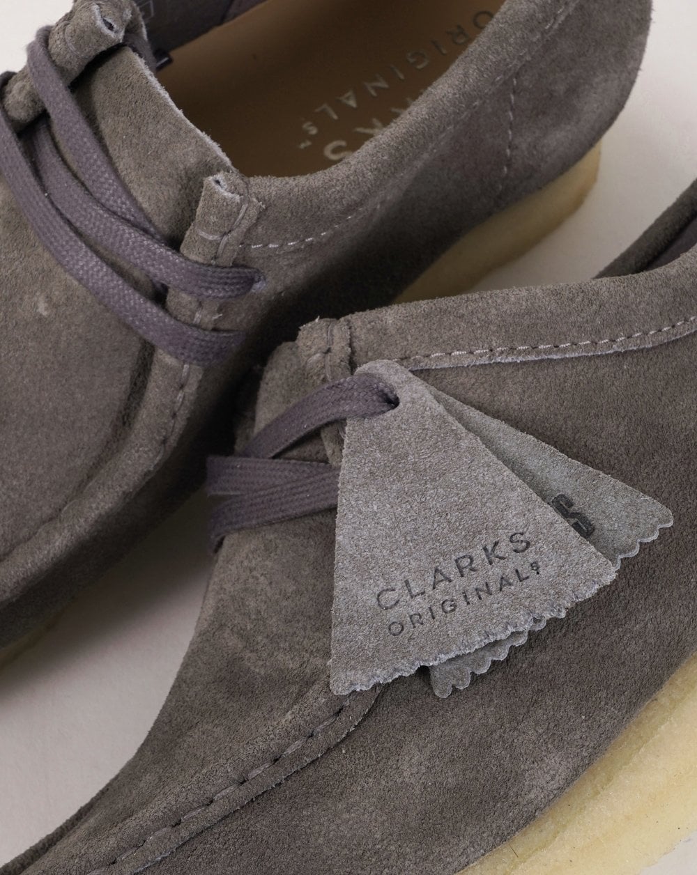 Clarks Originals Wallabee Wildlederschuh Grau