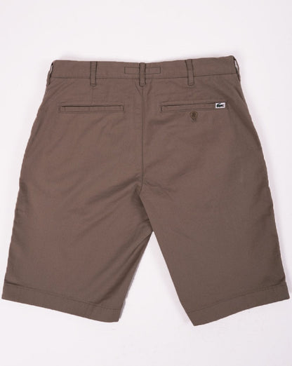 Lacoste – Chino-Shorts in dunklem Sand