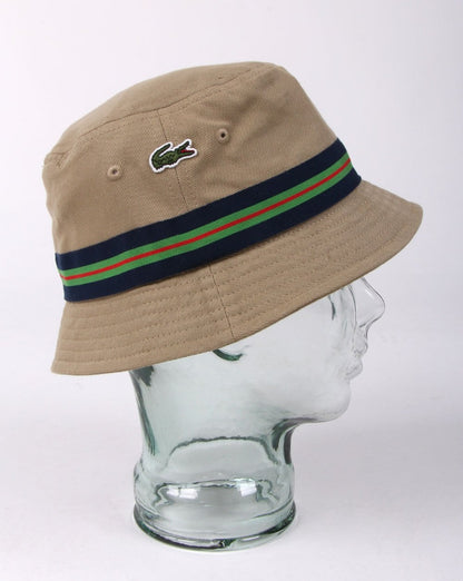 Lacoste – Gestreifter Fischerhut, dunkler Sand