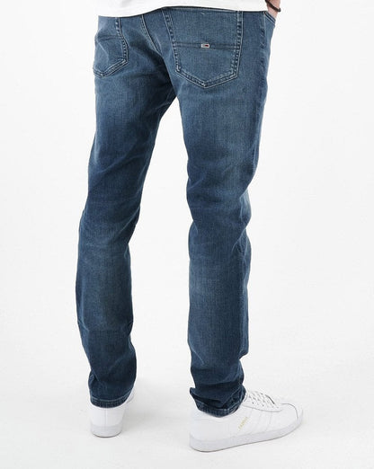 Tommy Jeans – Scanton – Schmal geschnittene Jeans in Schwarz