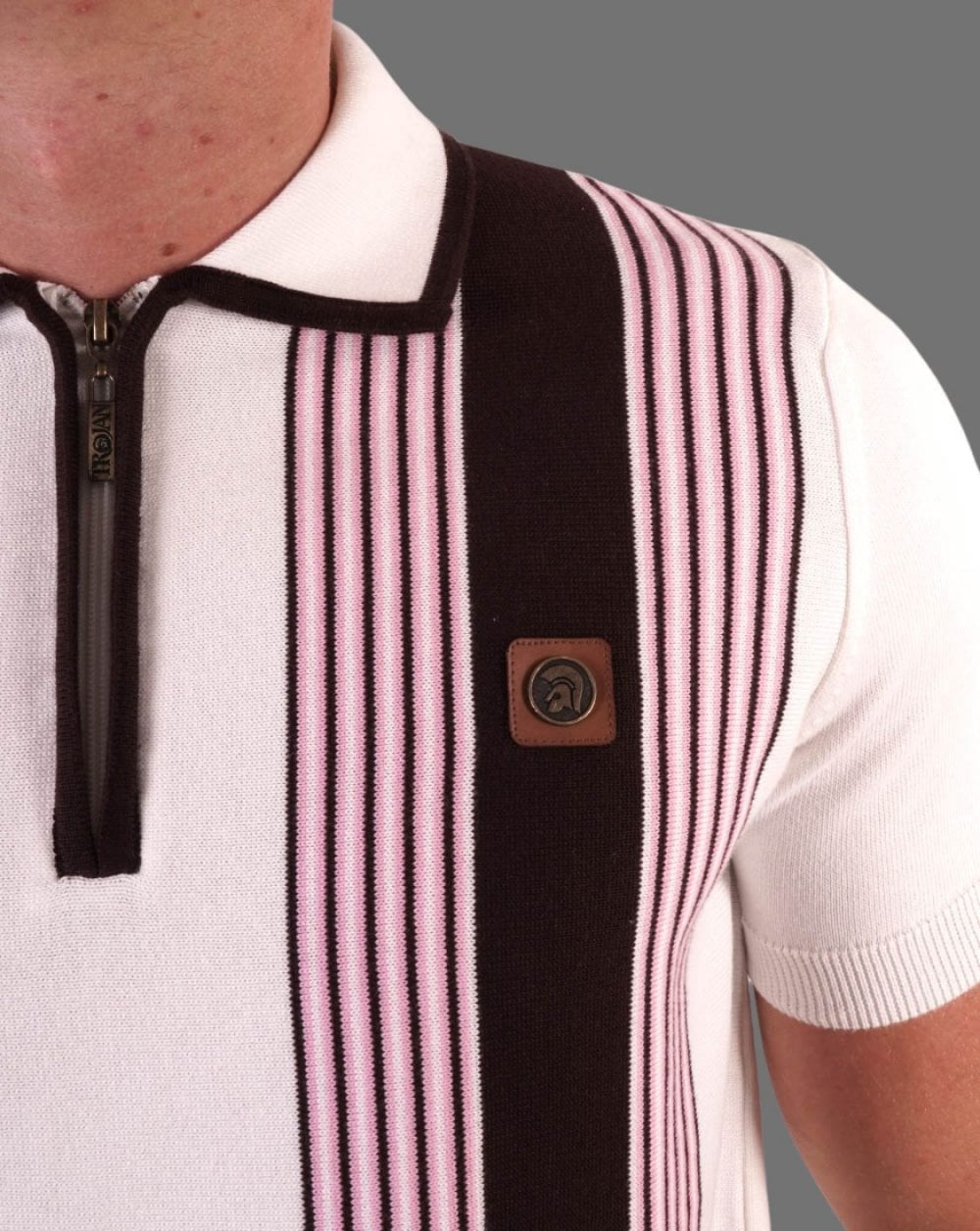 Trojan – Gestreiftes Strick-Poloshirt mit Reißverschluss vorne in Ecru