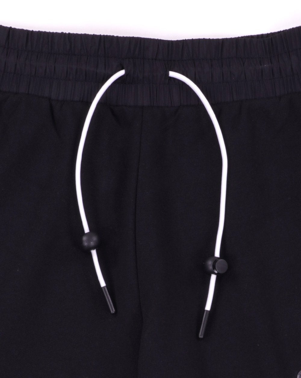 EA7 Emporio Armani – Shorts mit Knebelverschluss in Schwarz