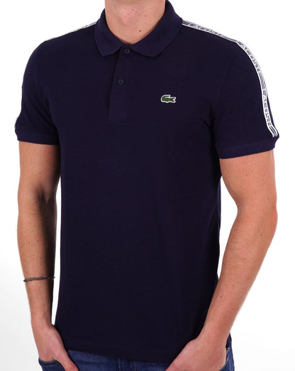 Lacoste – Piqué-Poloshirt mit Taping in Marineblau