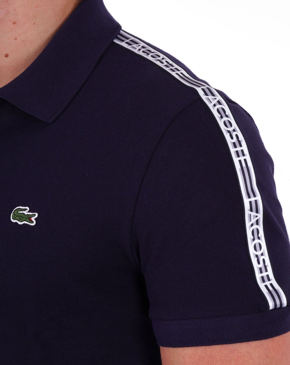 Lacoste – Piqué-Poloshirt mit Taping in Marineblau