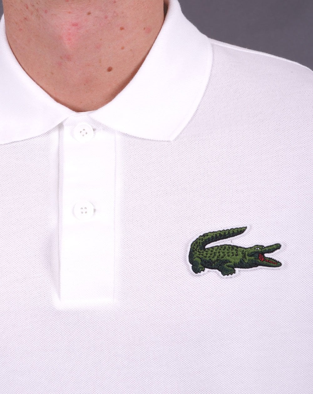 Lacoste – Großes Krokodil-Poloshirt in Weiß