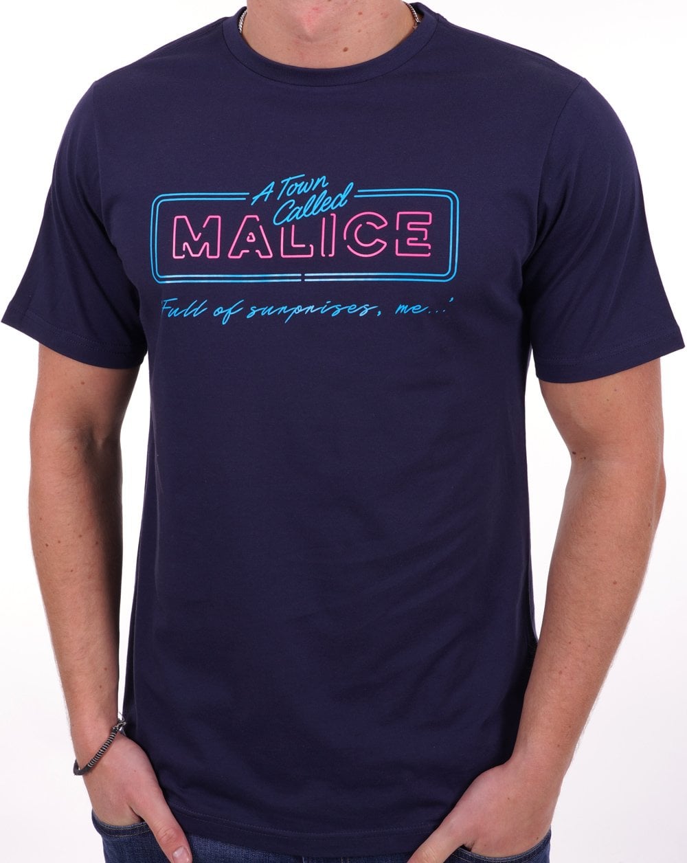 Ellesse – T-Shirt „A Town Called Malice“ in Marineblau