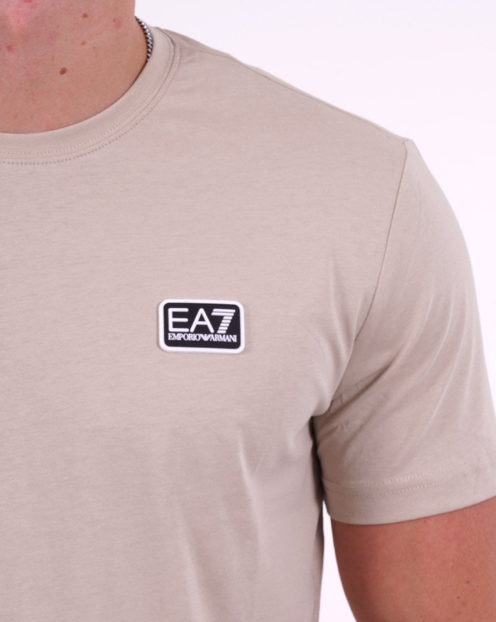 EA7 Emporio Armani T-Shirt mit Knebelverschluss Beige