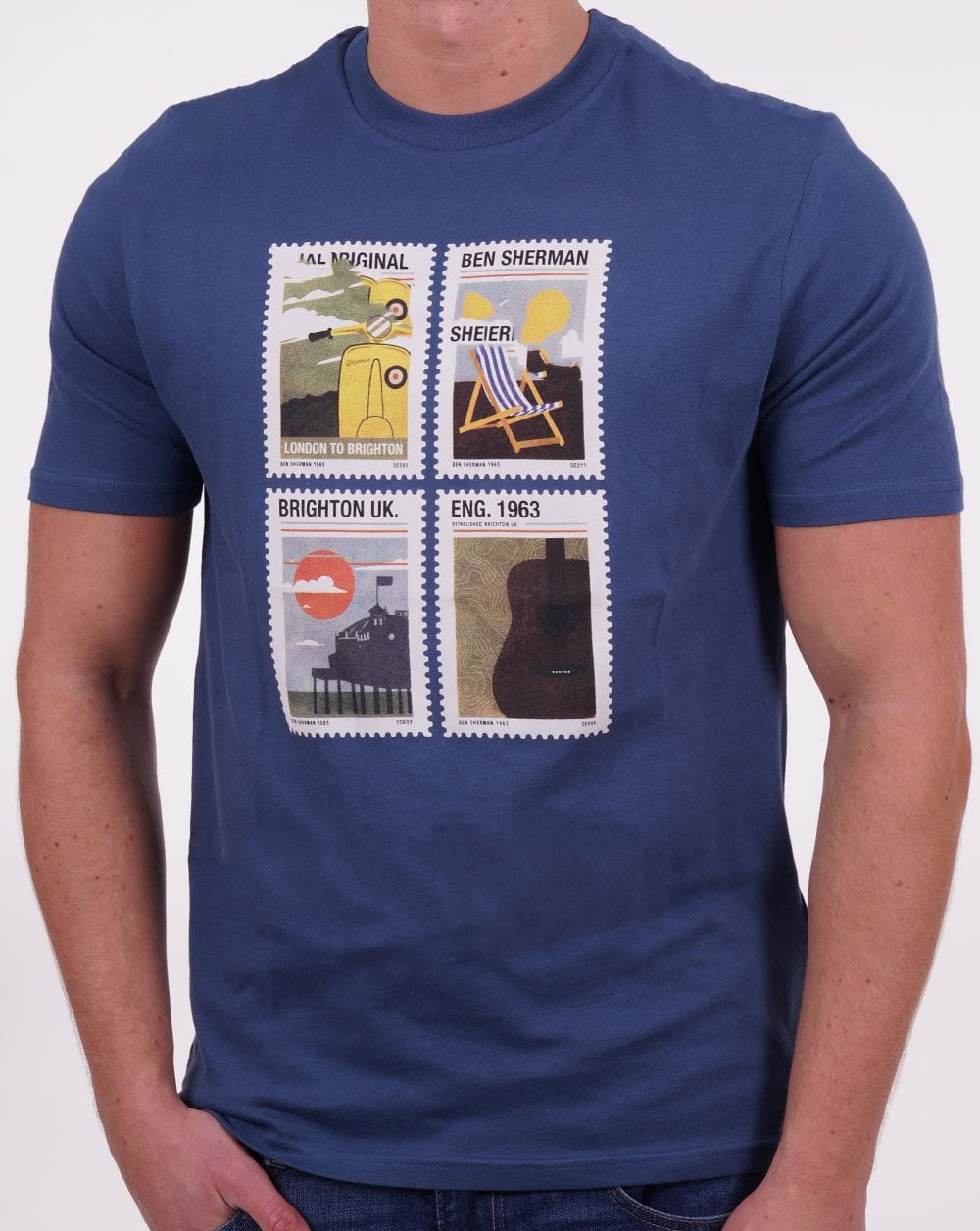 Ben Sherman – T-Shirt „Travel Stamps“ in Denimblau