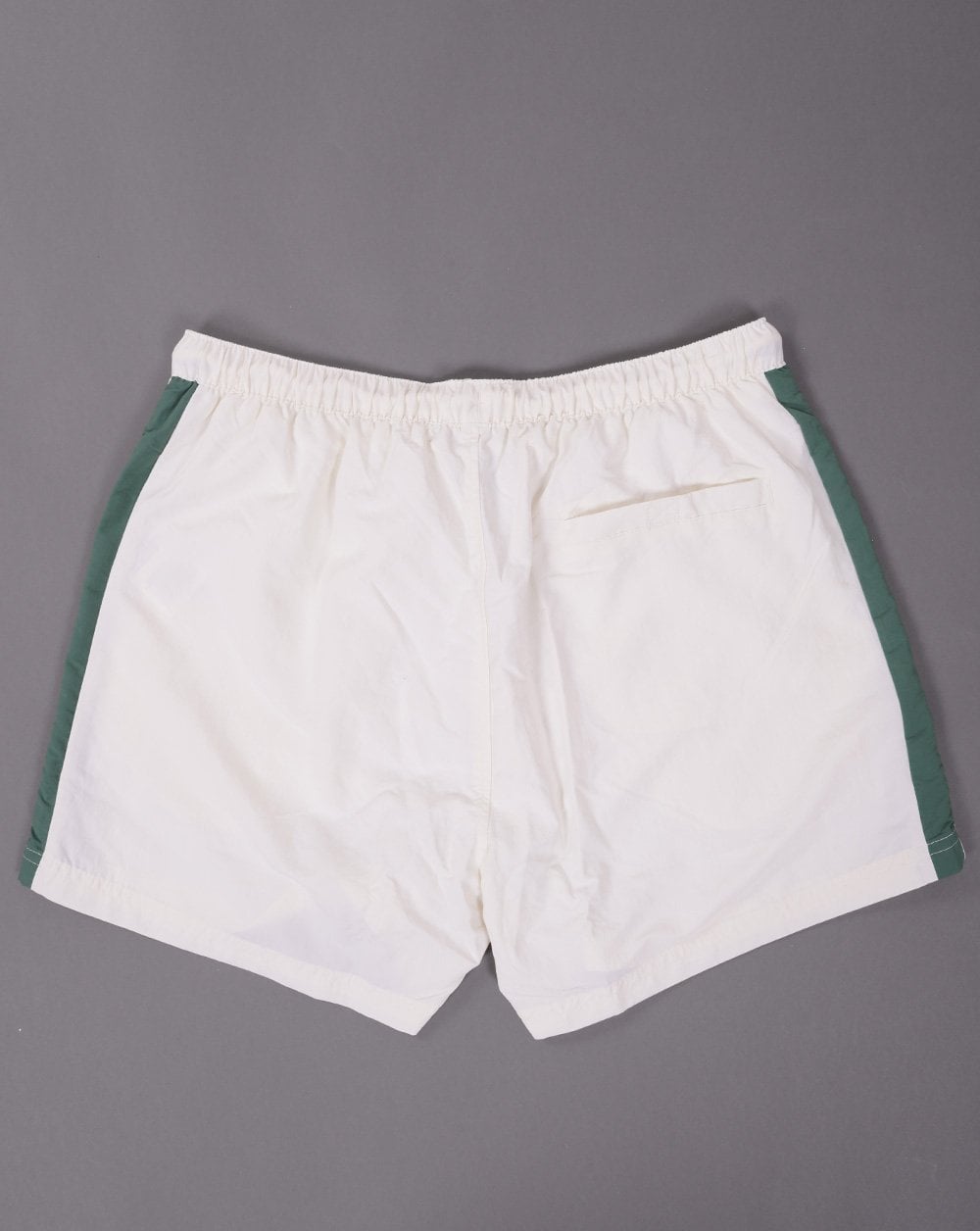 Ellesse – Tenios – Badeshorts in Off-White