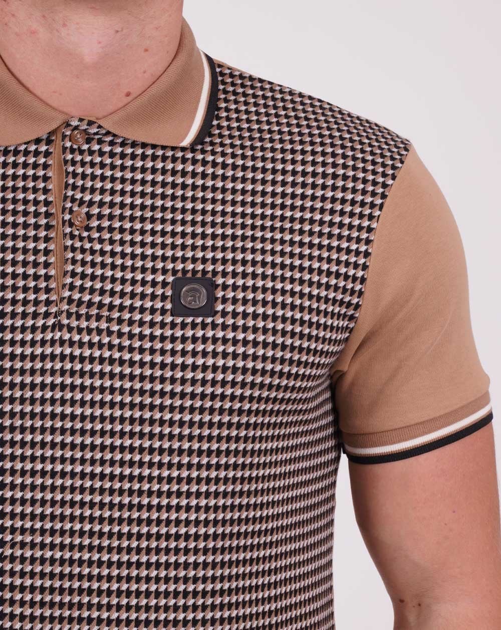 Trojan Poloshirt mit geometrischem Mustereinsatz Kamel/Marineblau