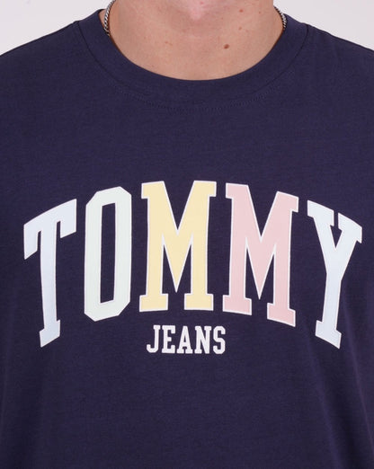 Tommy Jeans – T-Shirt mit College-Logo in Marineblau