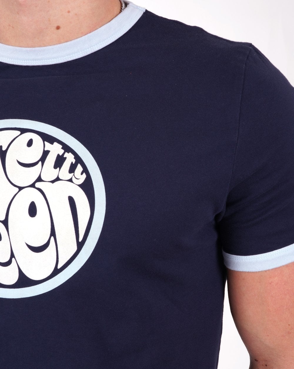 Pretty Green – T-Shirt mit Tilby-Print und Logo in Marineblau