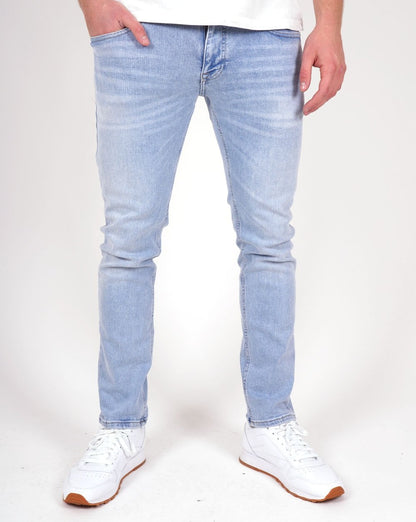 Tommy Jeans – Scanton – Schmal geschnittene Jeans in hellem Denim