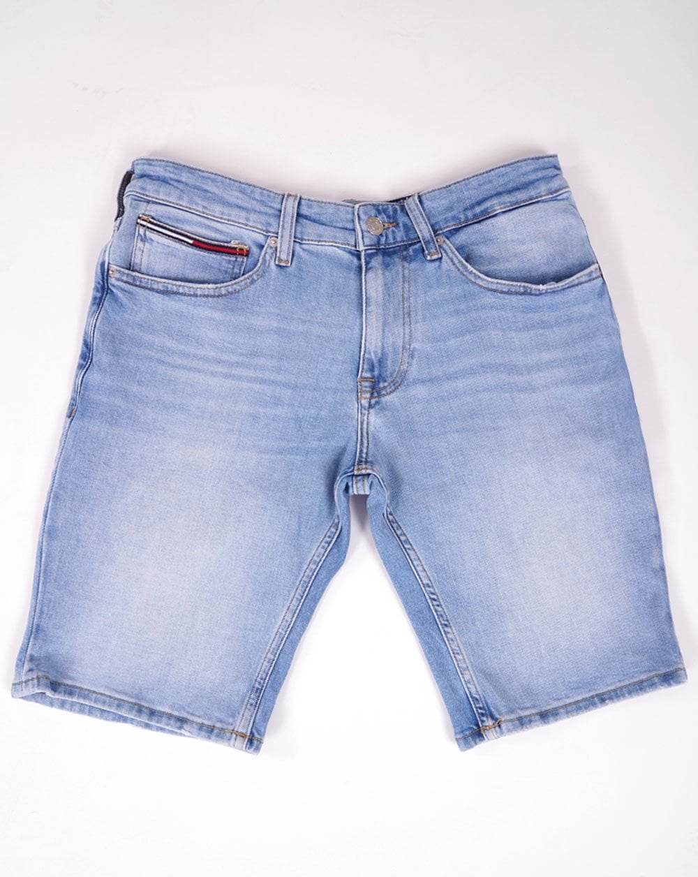 Tommy Jeans – Scanton – Verwaschene Shorts aus hellem Denim