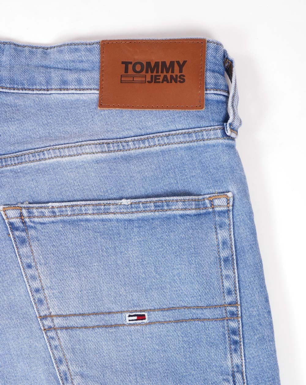 Tommy Jeans – Scanton – Verwaschene Shorts aus hellem Denim