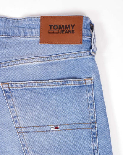 Tommy Jeans – Scanton – Verwaschene Shorts aus hellem Denim