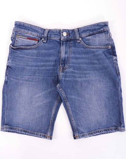 Tommy Jeans – Scanton – Kurze Jeansshorts in Mittelblau