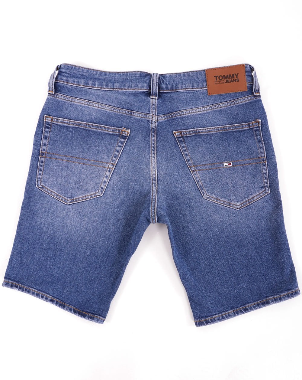 Tommy Jeans – Scanton – Kurze Jeansshorts in Mittelblau