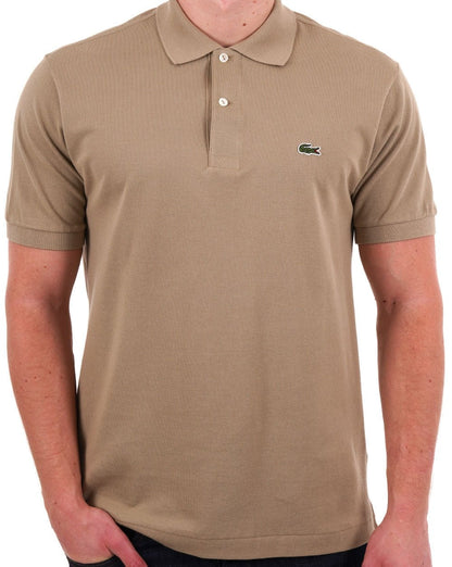 Lacoste – Klassisches Poloshirt in dunklem Sand