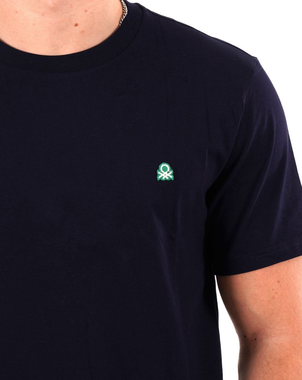 Benetton – T-Shirt mit kleinem Logo in Marineblau