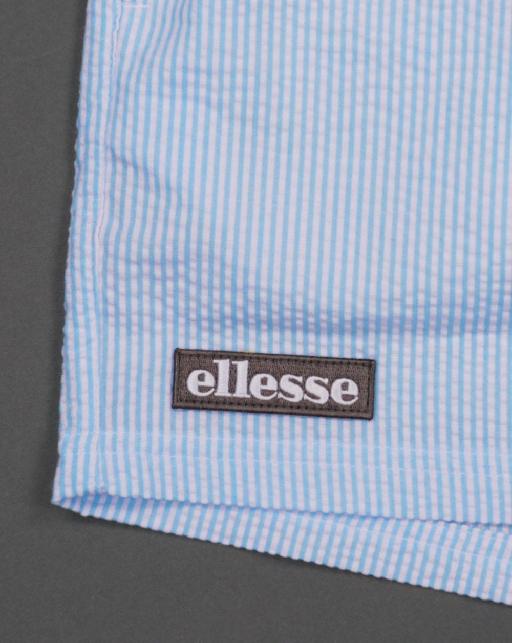 Ellesse – Carali – Gestreifte Badeshorts, Himmelblau