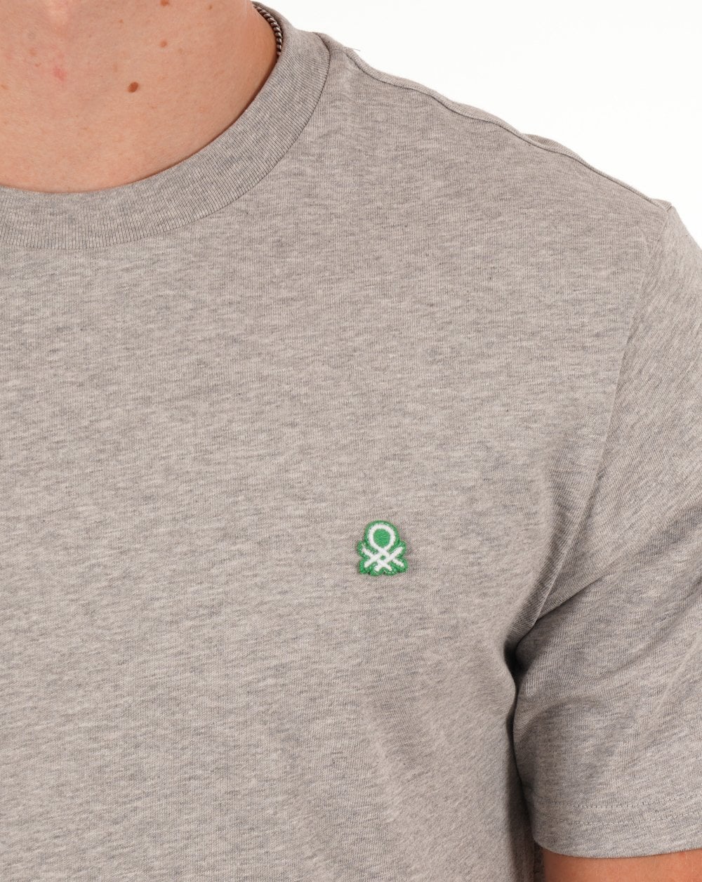 Benetton T-Shirt mit kleinem Logo in Grau