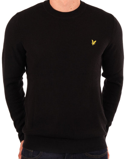 Lyle &amp; Scott – Strickpullover mit Rundhalsausschnitt und Gittermuster in Schwarz