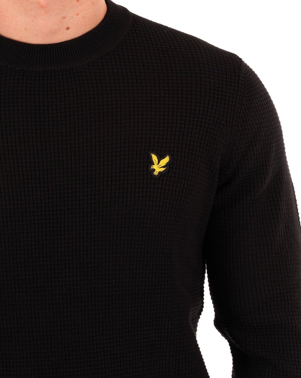 Lyle &amp; Scott – Strickpullover mit Rundhalsausschnitt und Gittermuster in Schwarz