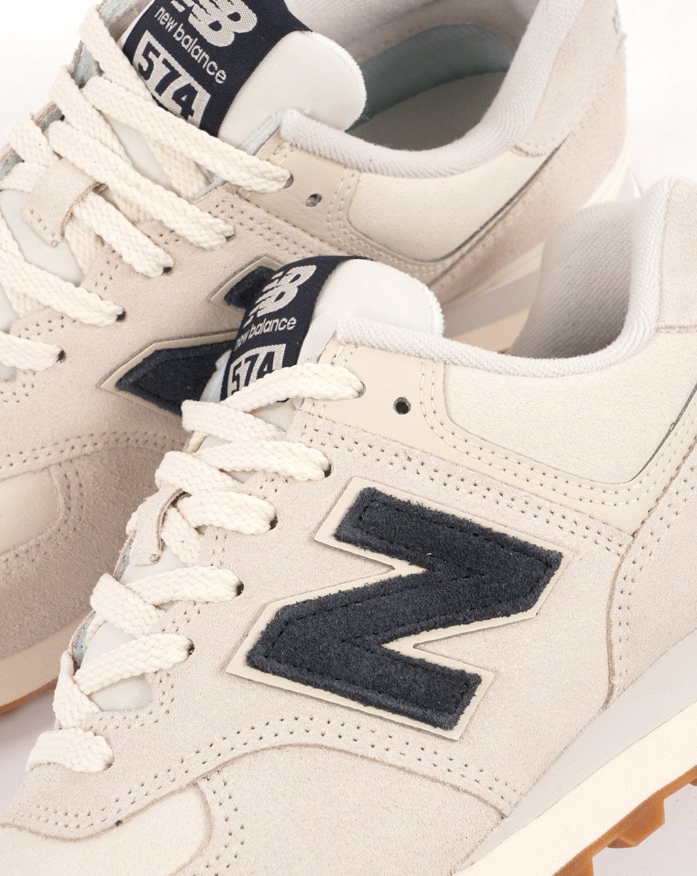 New Balance 574 Trainer Knochenweiß/Marineblau