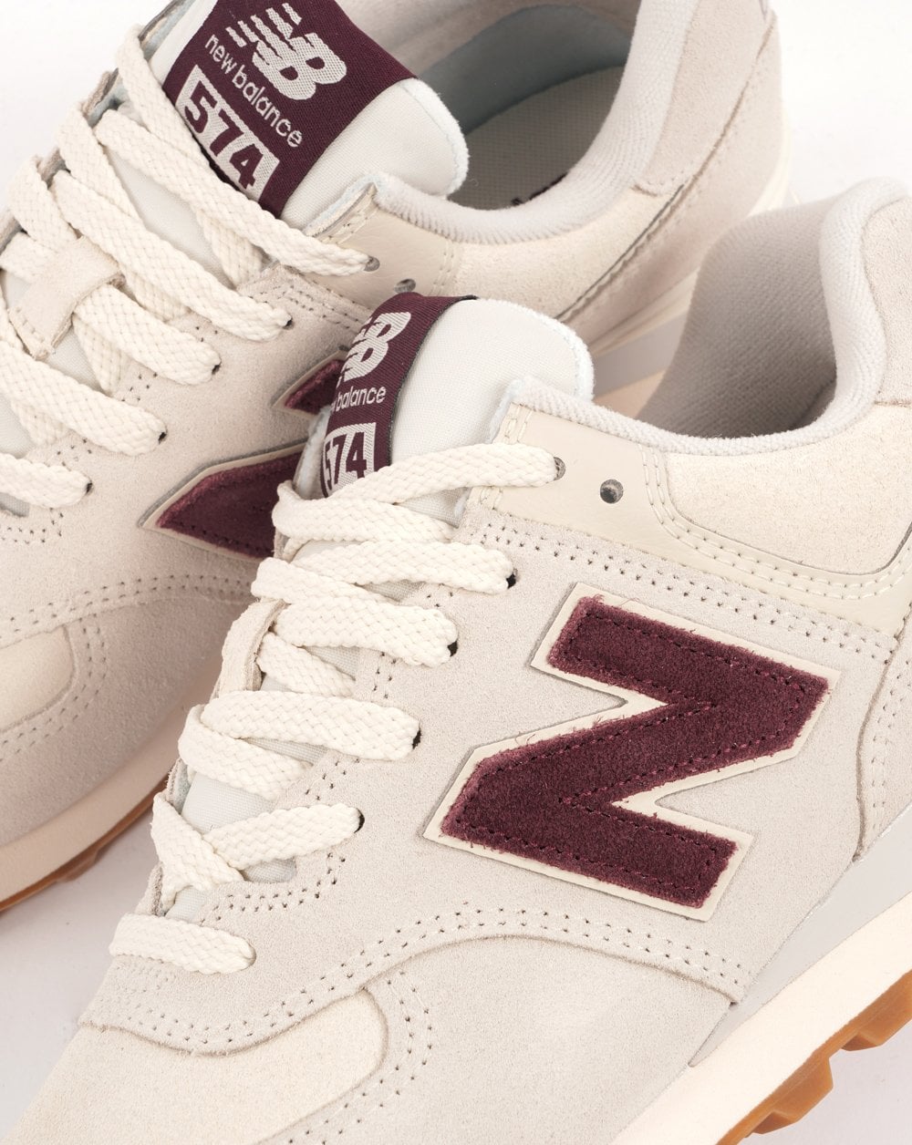 New Balance 574 Trainer Knochenweiß/Burgund