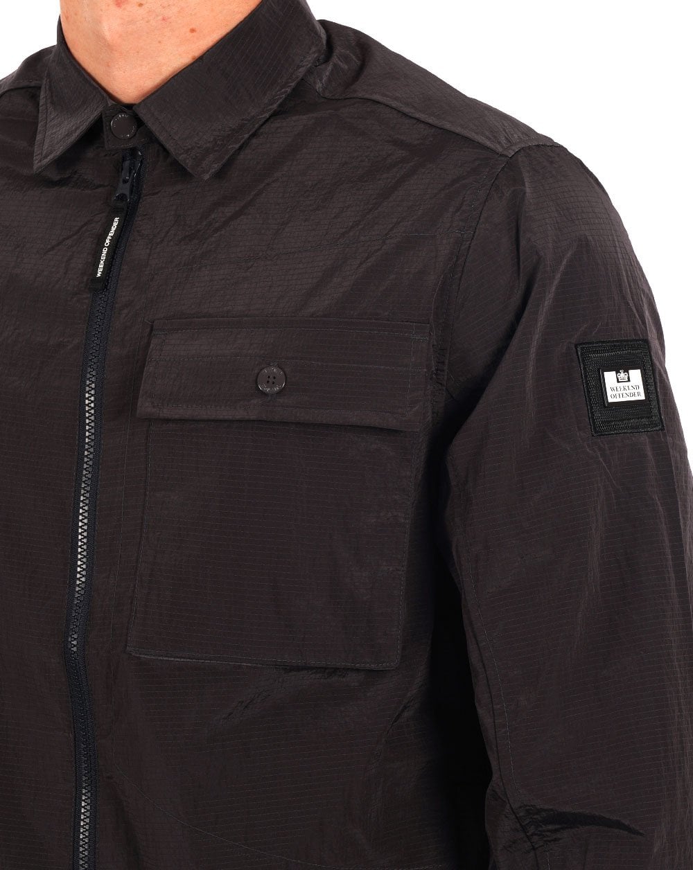 Weekend Offender – Schimmerndes Nylon-Overshirt in Anthrazitgrau