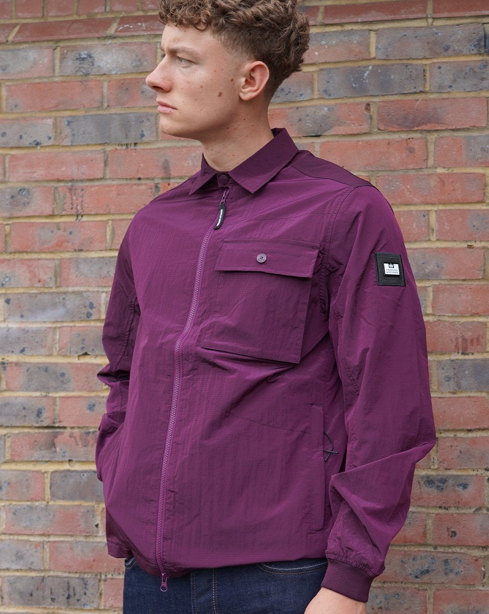 Weekend Offender Schimmerndes Nylon-Überhemd Magenta