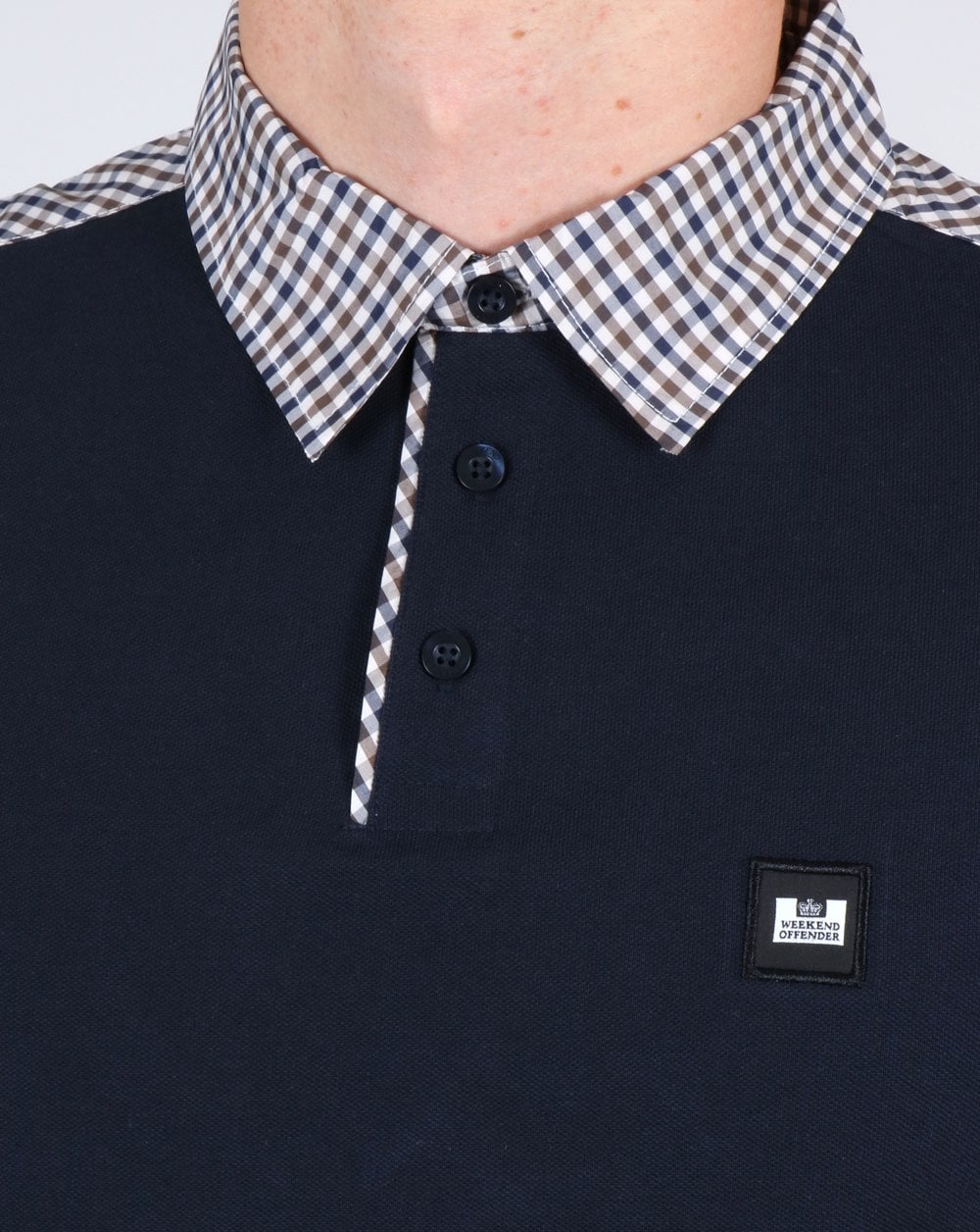Weekend Offender – Poloshirt mit kariertem Kragen, Marineblau