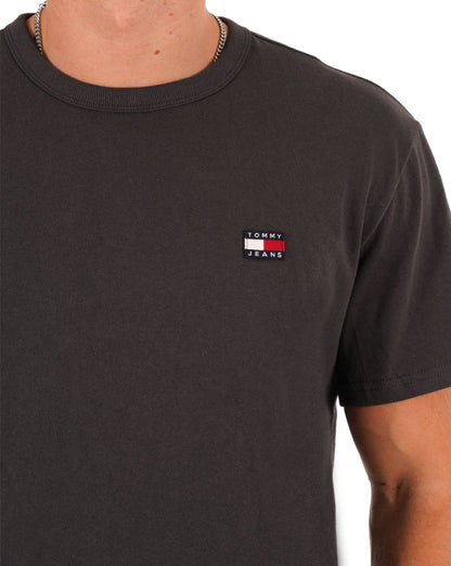 Tommy Jeans – T-Shirt mit Flag-Badge in Anthrazit