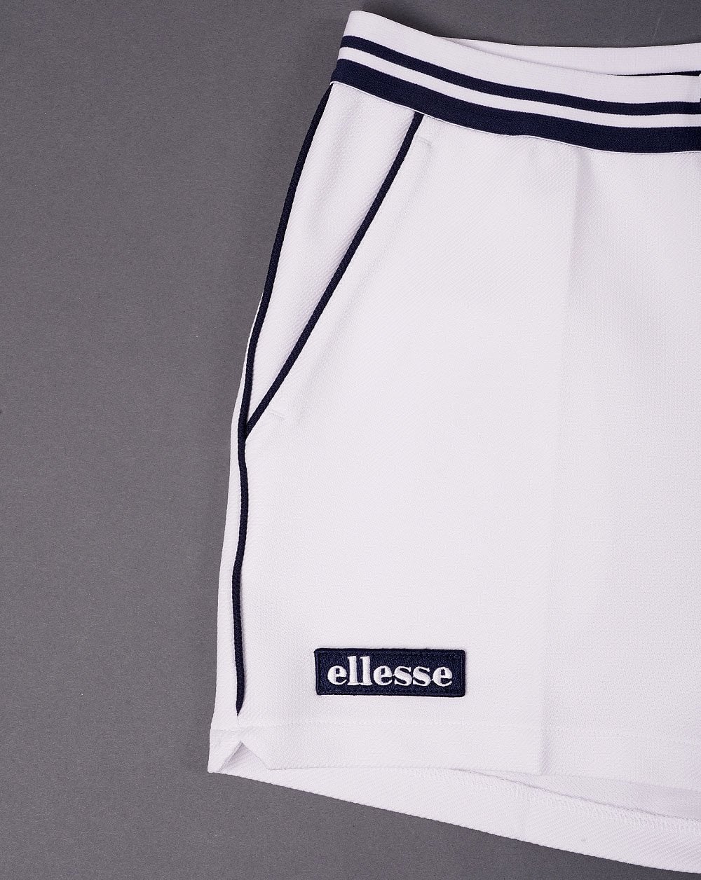 Ellesse 80er Tennisshorts Weiß/Marineblau