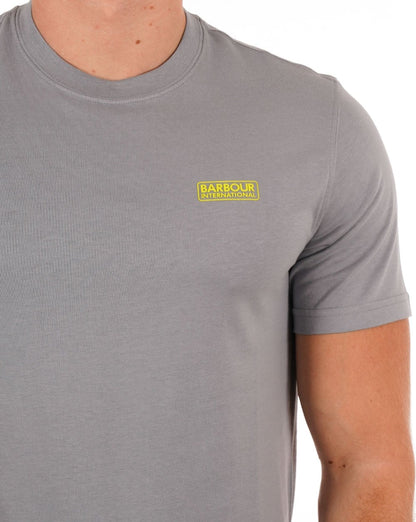 Barbour International – T-Shirt mit kleinem Logo in Grau