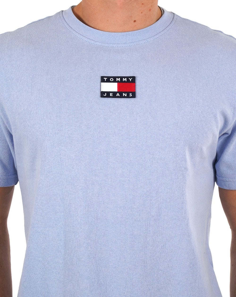 Tommy Jeans – T-Shirt mit Badge, Himmelblau