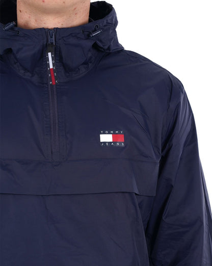 Tommy Jeans – Packbare Popover-Windjacke „Chicago“ in Marineblau