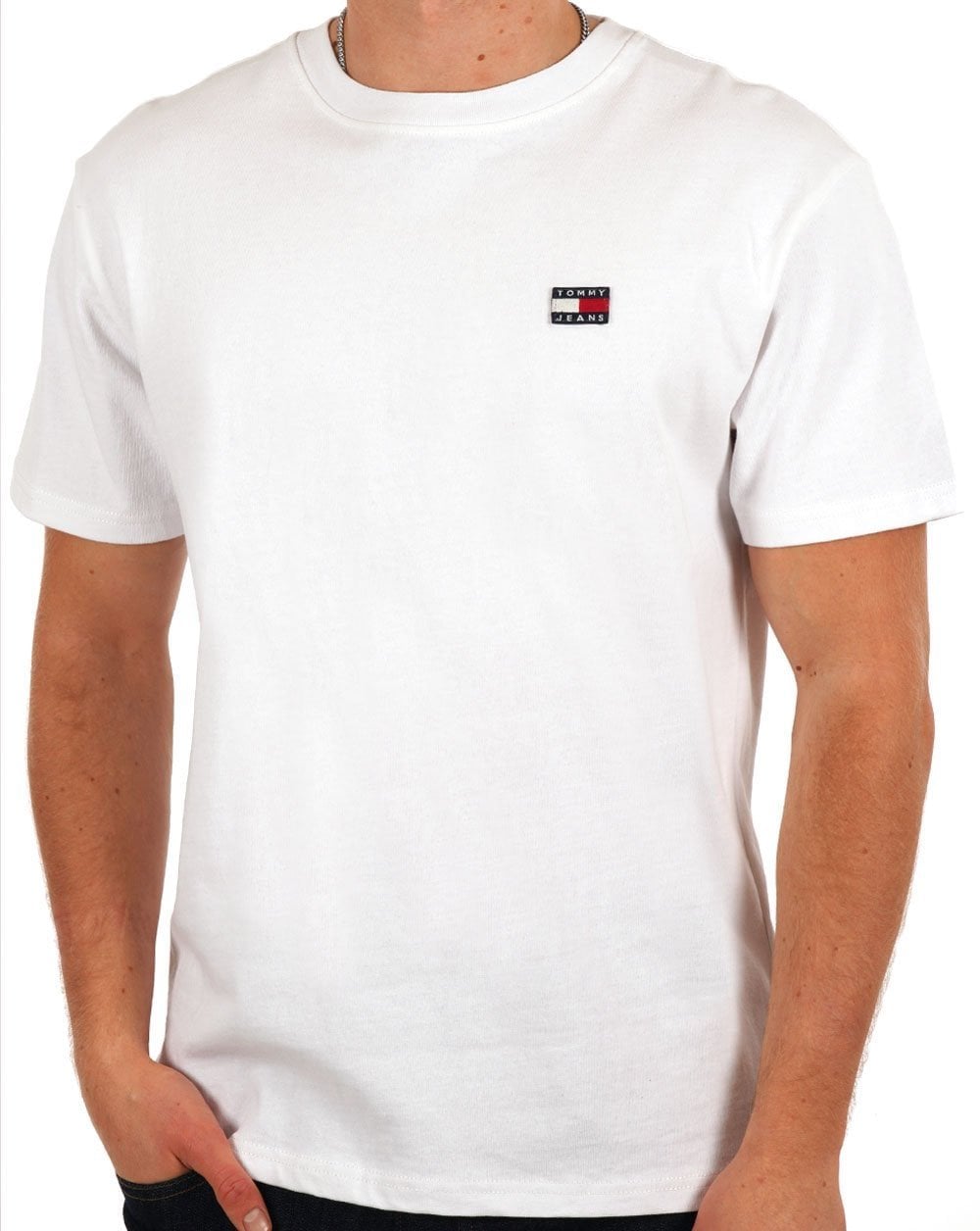 Tommy Jeans – Weißes T-Shirt mit Flaggenabzeichen