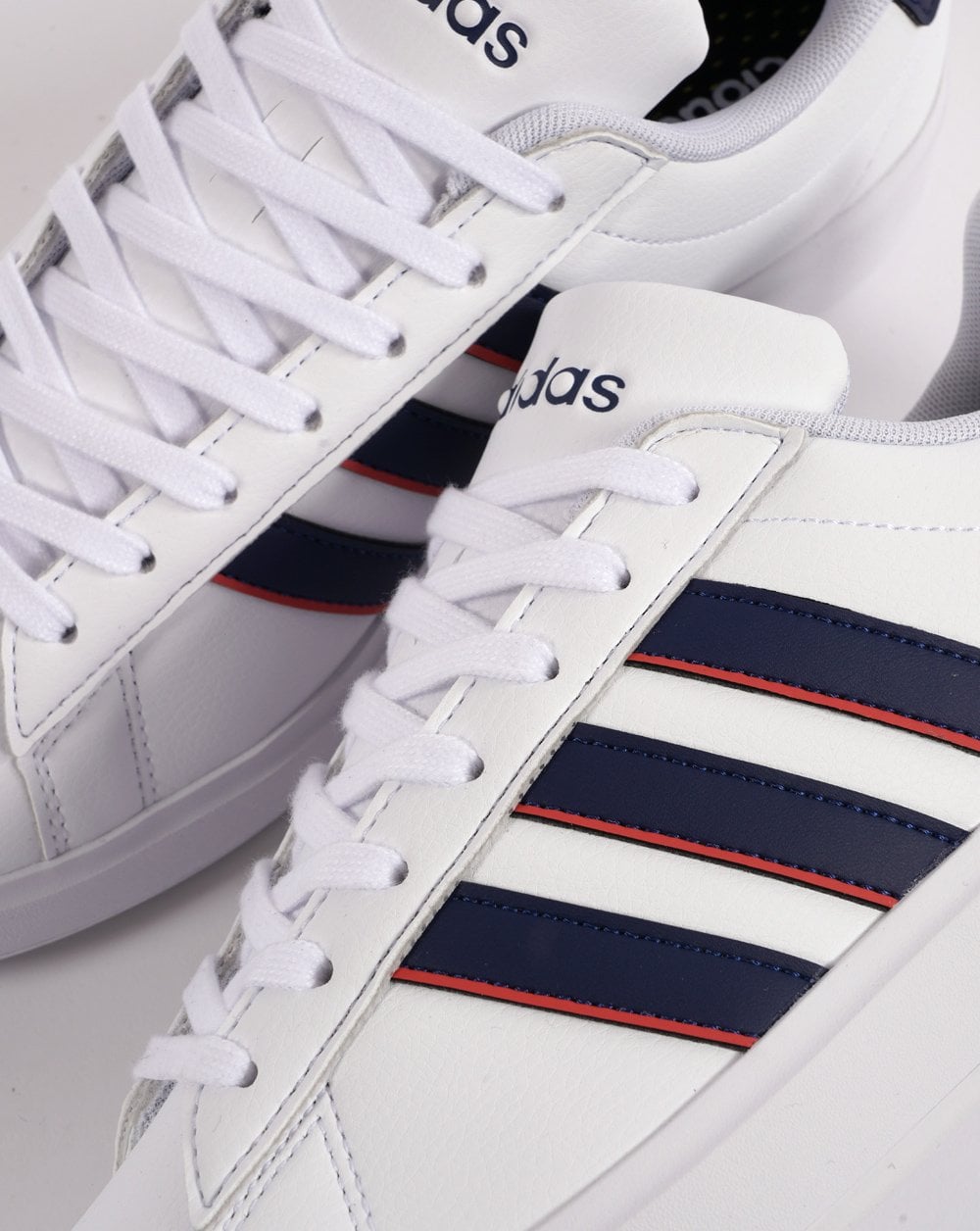 Adidas Grand Court 2.0 Turnschuhe Weiß/Dunkelblau/Rot