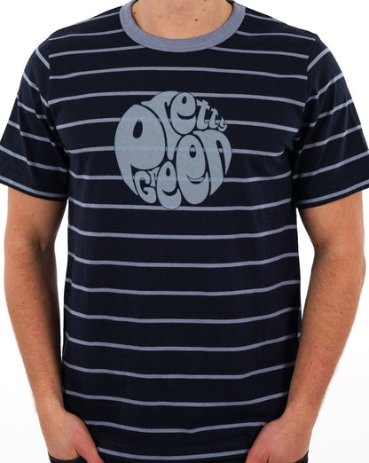 Pretty Green – Capella – T-Shirt mit Streifenlogo in Marineblau