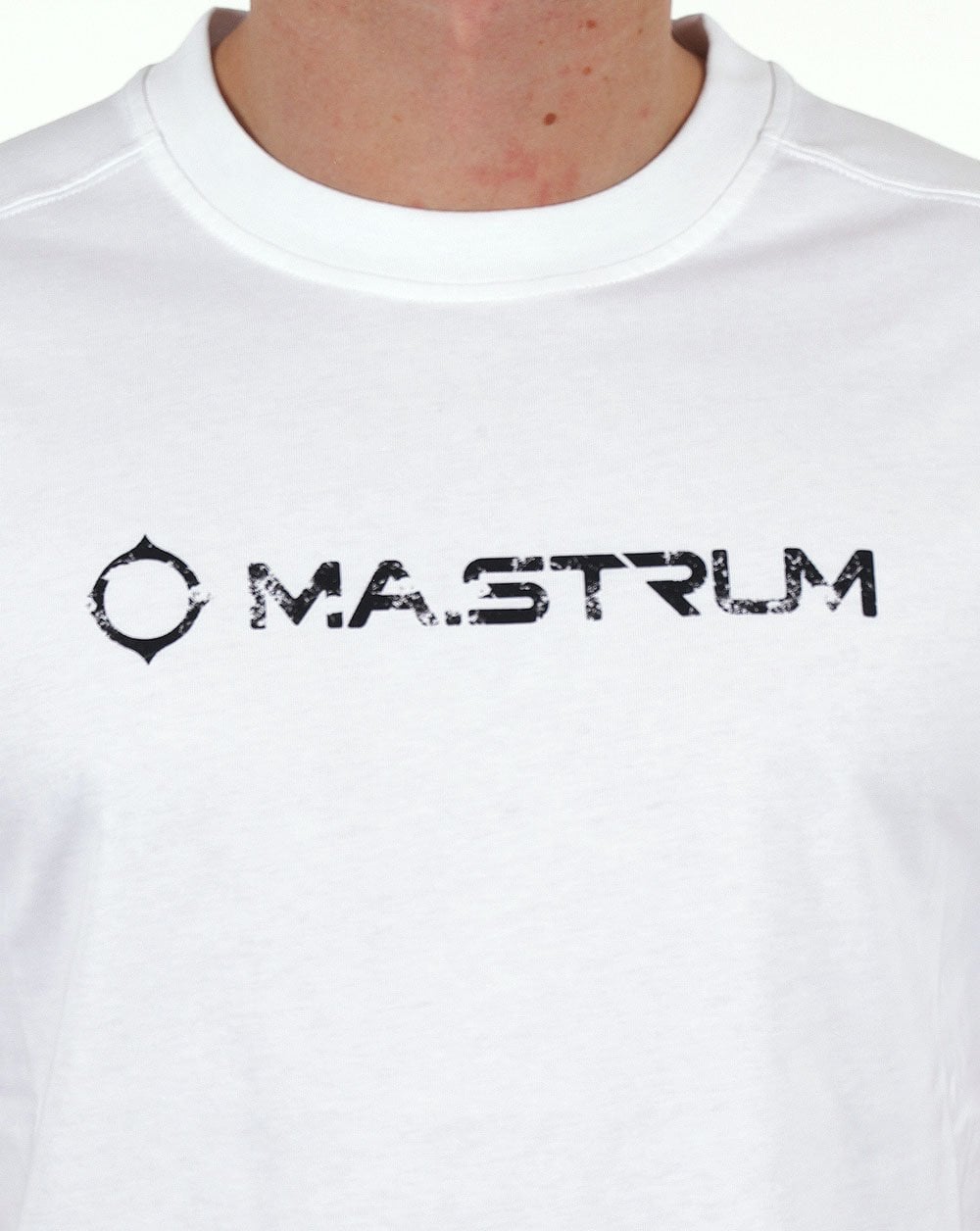 MA.STRUM – T-Shirt mit geknacktem Logo in Optikweiß