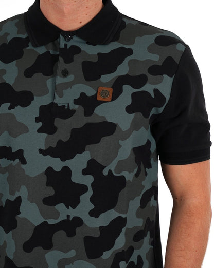 Trojan – Piqué-Poloshirt mit Camouflage-Einsatz in Schwarz