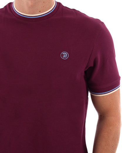 Trojan – Piqué-T-Shirt mit Doppelstreifen in Portweinrot