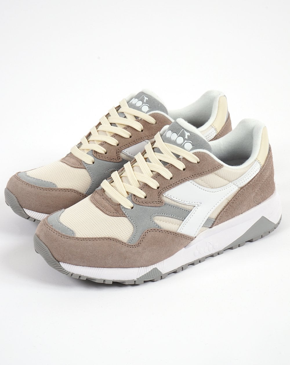 Diadora N902 Trainer Kaffee/Creme
