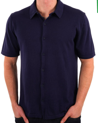 Benetton – Gestricktes Poloshirt mit durchgehender Knopfleiste in Marineblau