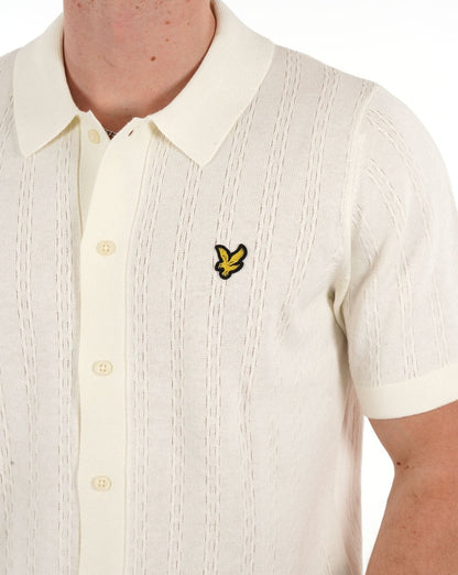 Lyle &amp; Scott Strukturiertes Strickhemd mit Streifen in Kreide