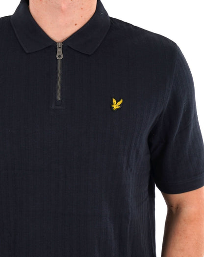 Lyle &amp; Scott – Poloshirt mit strukturierten Streifen in Dunkelmarineblau